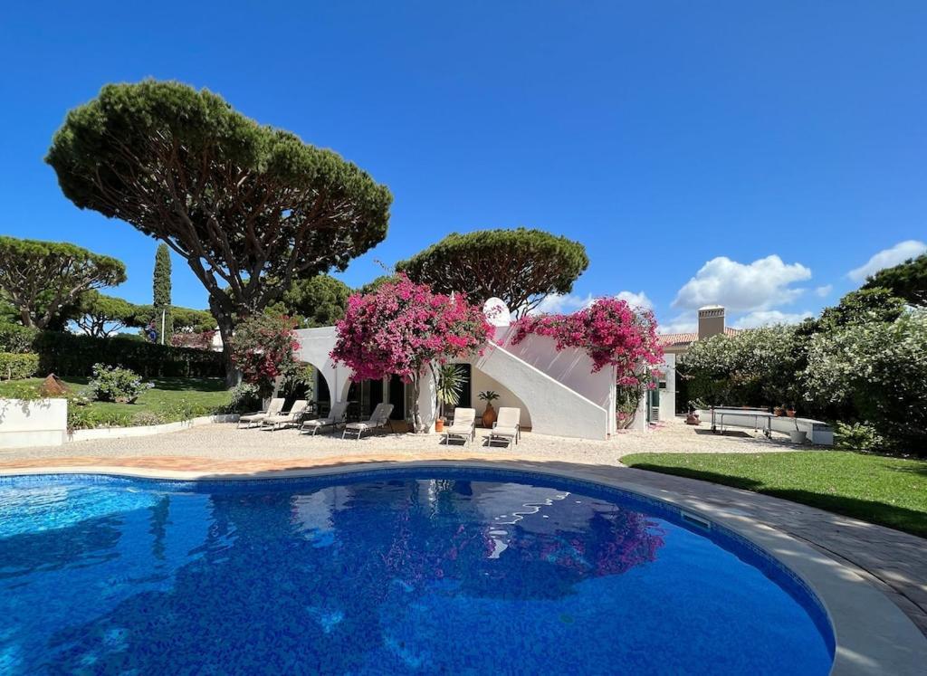 Traditional 3 Bedroom Villa With Great Pool In The Heart Of Vale Do Lobo Exteriör bild