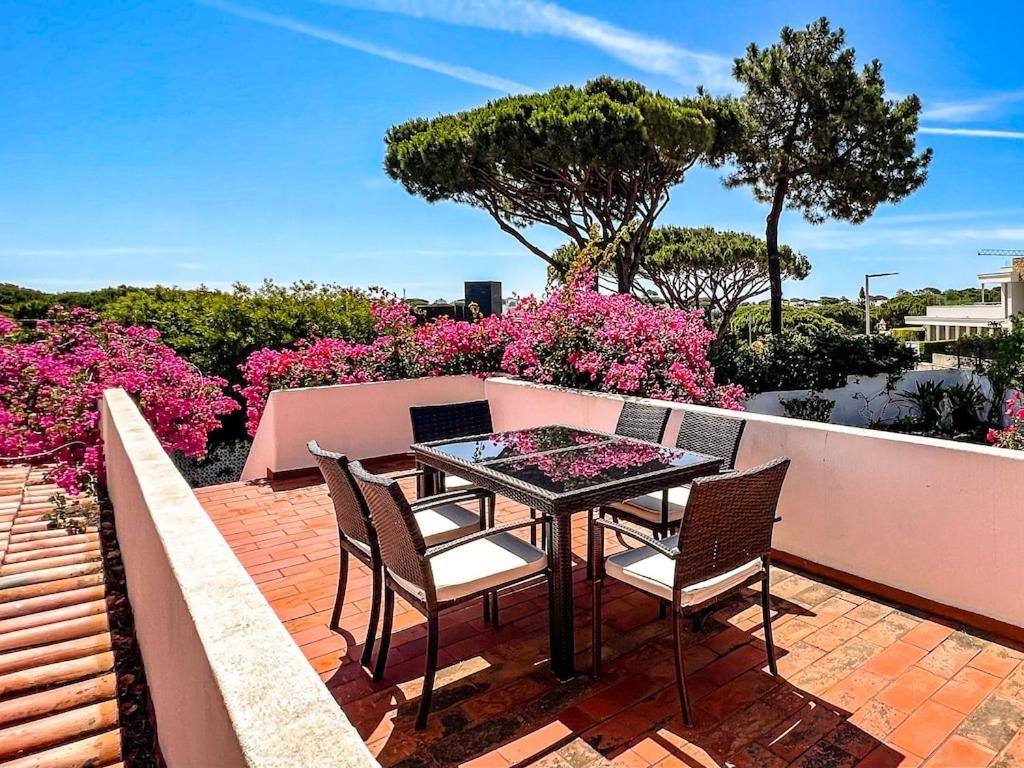 Traditional 3 Bedroom Villa With Great Pool In The Heart Of Vale Do Lobo Exteriör bild